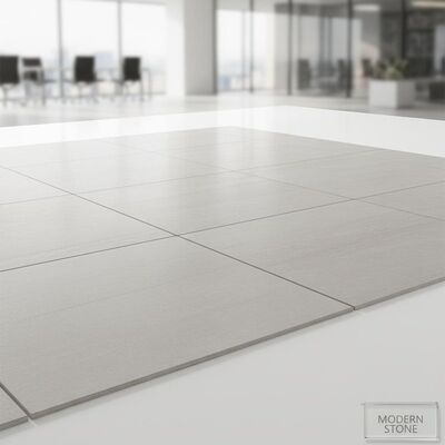 Suelo de porcelana duradero de 9 mm de grosor que exhibe un estilo moderno y sencillo, diseñado para soportar cargas pesadas y proporcionar una solución de suelo elegante