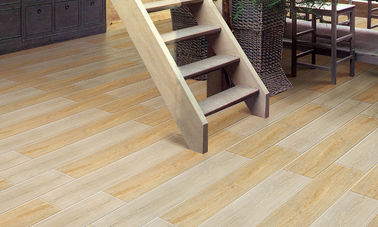 La porcelana de madera del piso de la cocina teja las baldosas de madera de la mirada de Matte Surface Non Slip Ceramic que las tejas interiores de la pared diseñan