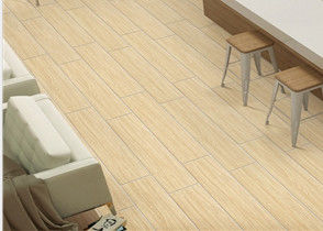 Las tejas de madera de la porcelana de la mirada a casa no deslizan el desgaste - baldosas de cerámica resistentes de Matte Tiles Floor Wooden Grain