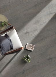 Las tejas en textura de madera y no deslizan la teja de madera de cerámica rústica de la textura de madera mate 1200x200