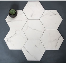 Hexágono 8.8m m interiores al aire libre 8' teja de la porcelana del mármol de X9.2
